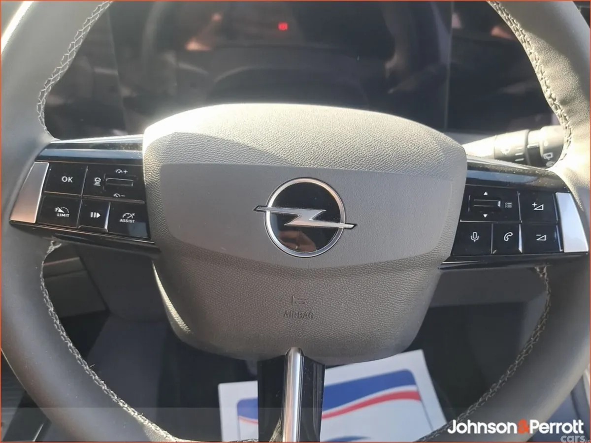 Opel Astra Hatchback, Petrol, 2025, Grey