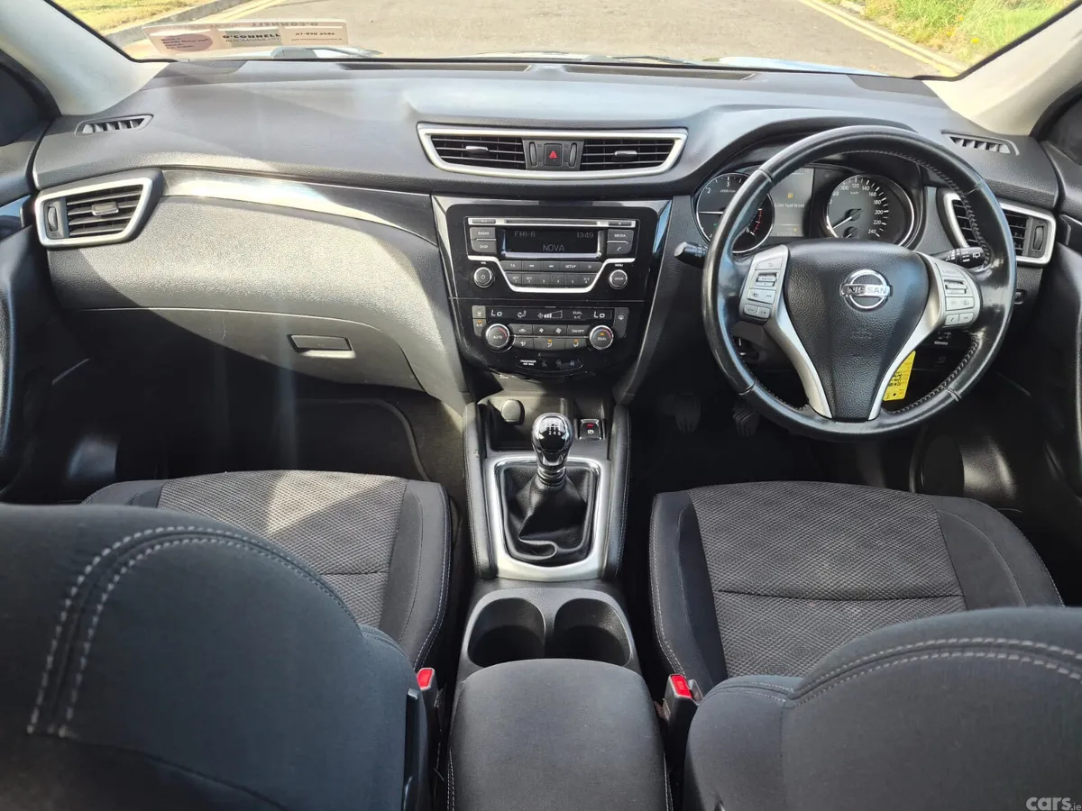 Nissan Qashqai Hatchback, Diesel, 2015, Grey