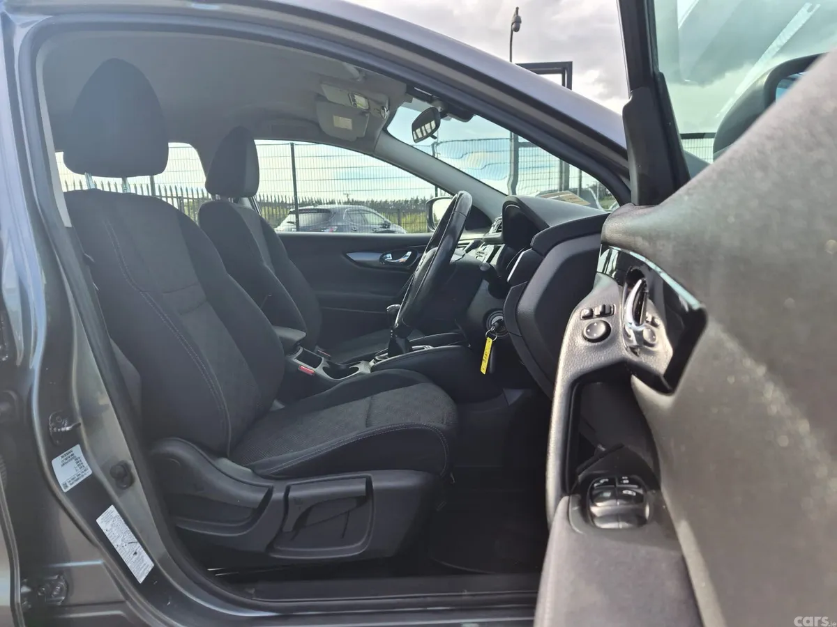 Nissan Qashqai Hatchback, Diesel, 2015, Grey