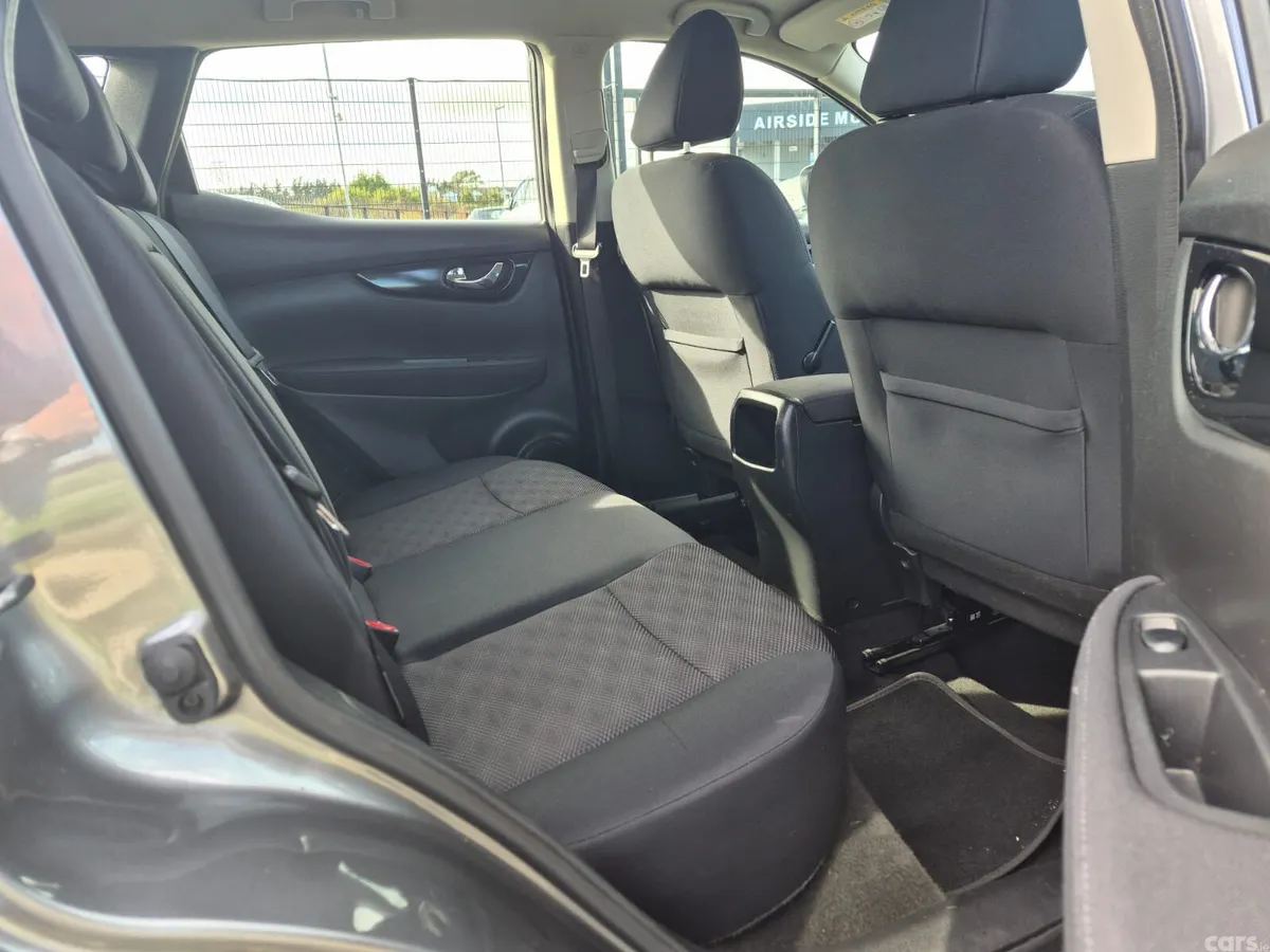 Nissan Qashqai Hatchback, Diesel, 2015, Grey