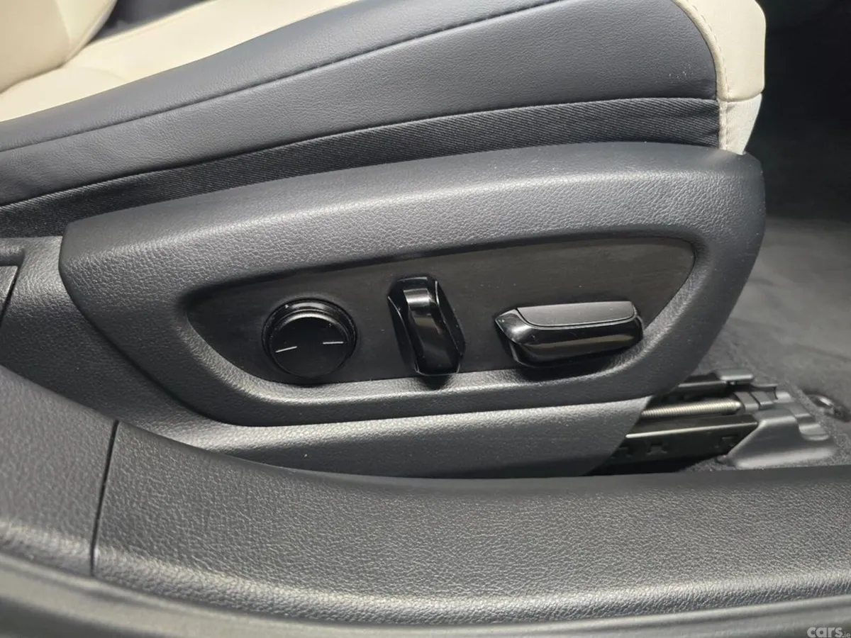 Lexus ES Saloon, Petrol Hybrid, 2025, Silver