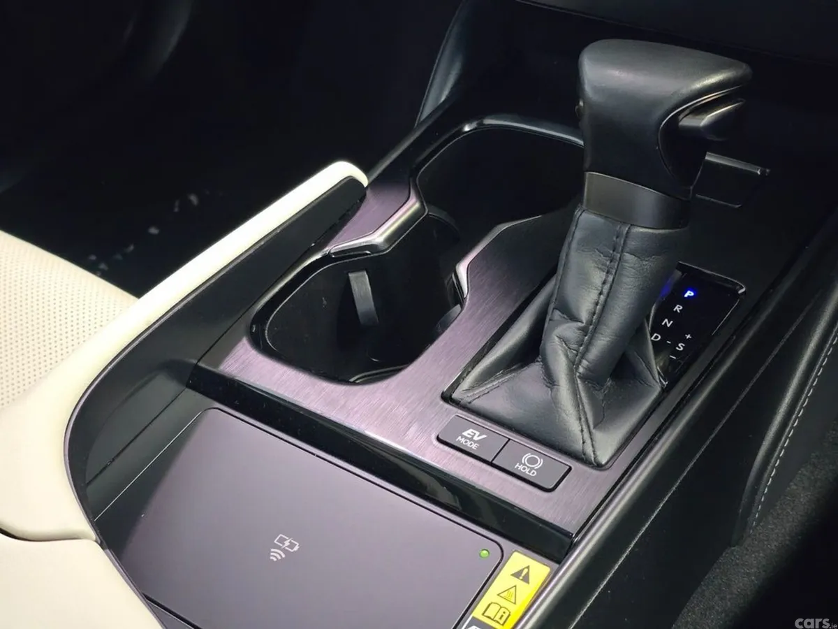 Lexus ES Saloon, Petrol Hybrid, 2025, Silver