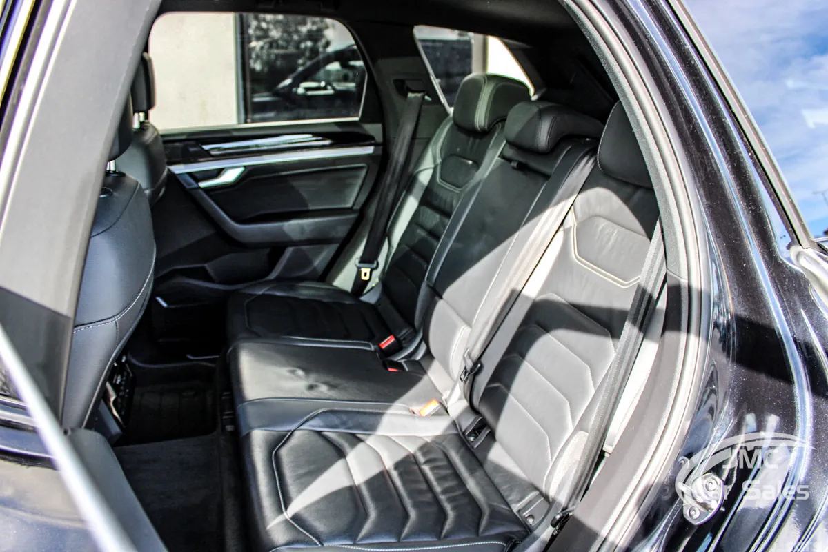Volkswagen Touareg SUV, Diesel, 2020, Black