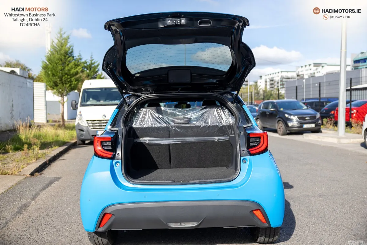 Toyota Yaris Hatchback, Petrol Hybrid, 2020, Blue