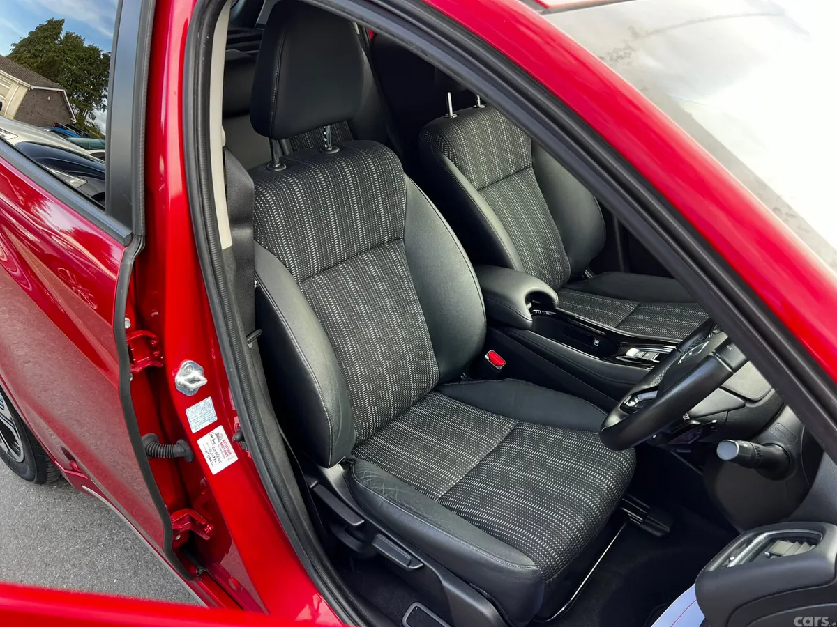 Honda Vezel Estate, Petrol Hybrid, 2017, Red