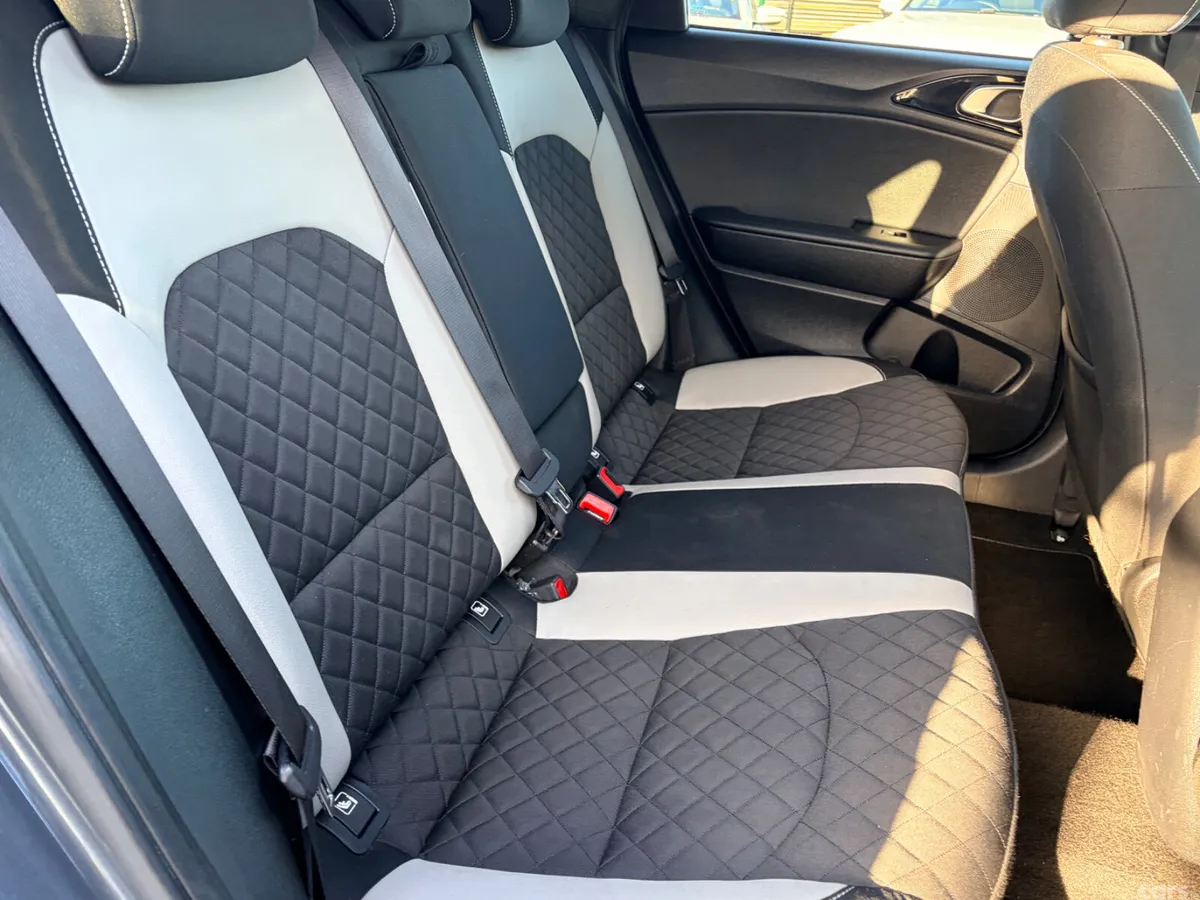 Kia Ceed Hatchback, Diesel, 2019, Grey