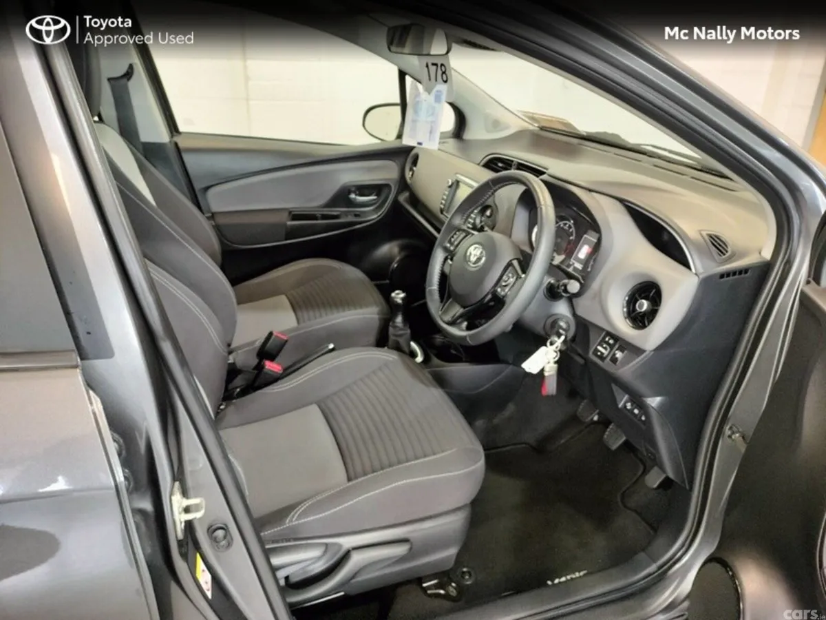 Toyota Yaris Hatchback, Petrol, 2019, Grey
