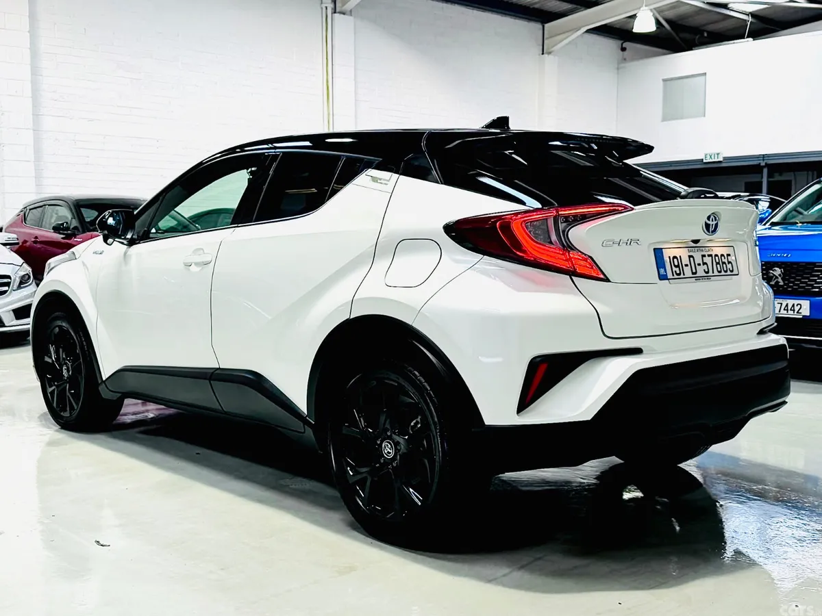 Toyota C-HR SUV, Petrol Hybrid, 2019, White