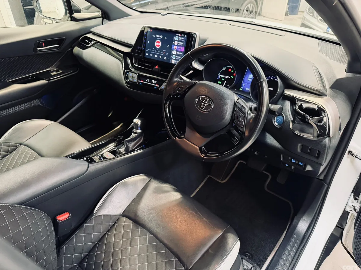 Toyota C-HR SUV, Petrol Hybrid, 2019, White
