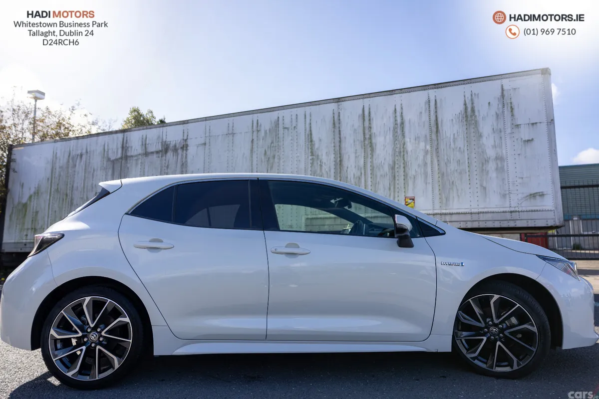 Toyota Corolla Hatchback, Petrol Hybrid, 2018, White