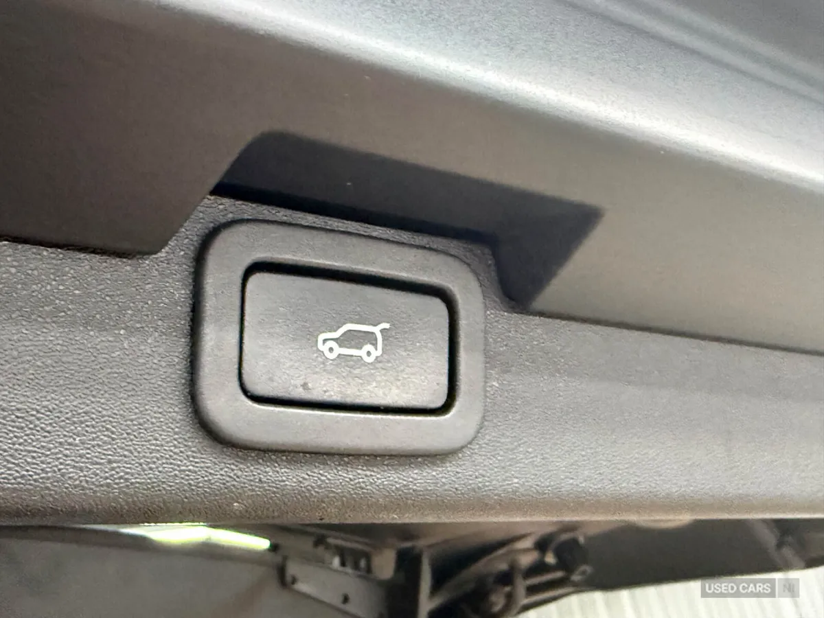 Land Rover Discovery SUV, Diesel, 2017, Grey
