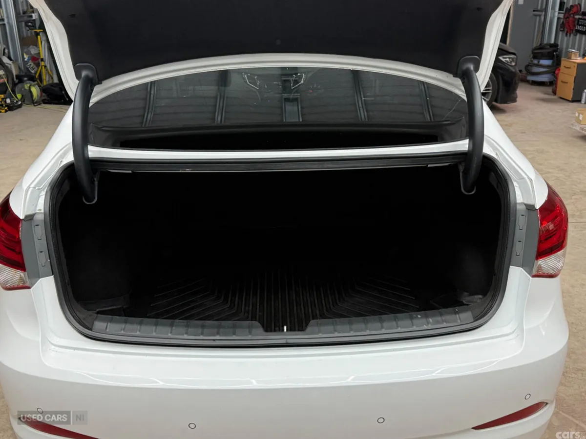 Hyundai i40 Saloon, Diesel, 2019, White