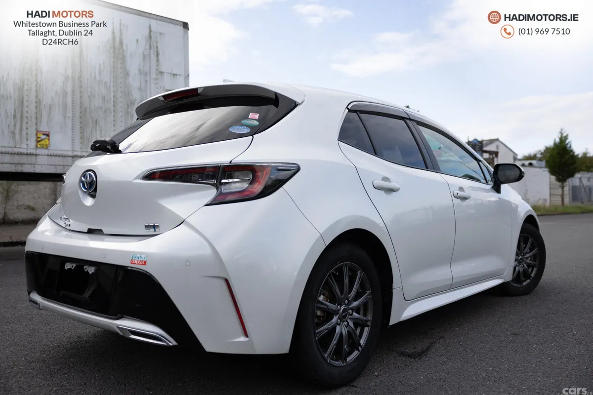 Toyota Corolla Hatchback, Petrol Hybrid, 2020, White