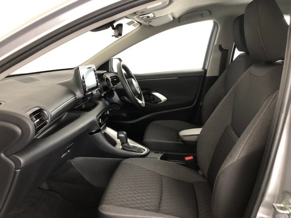Toyota Yaris Hatchback, Petrol Hybrid, 2023, Grey