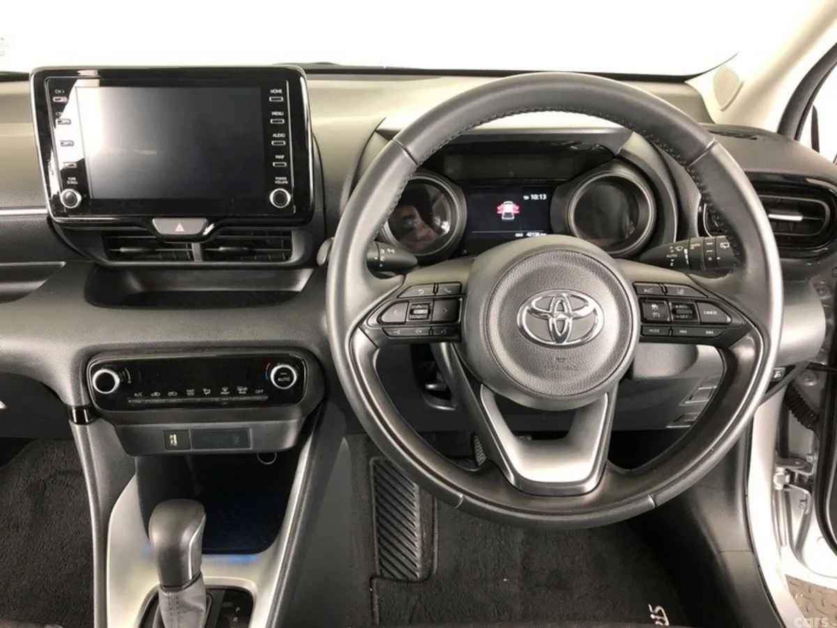 Toyota Yaris Hatchback, Petrol Hybrid, 2023, Grey