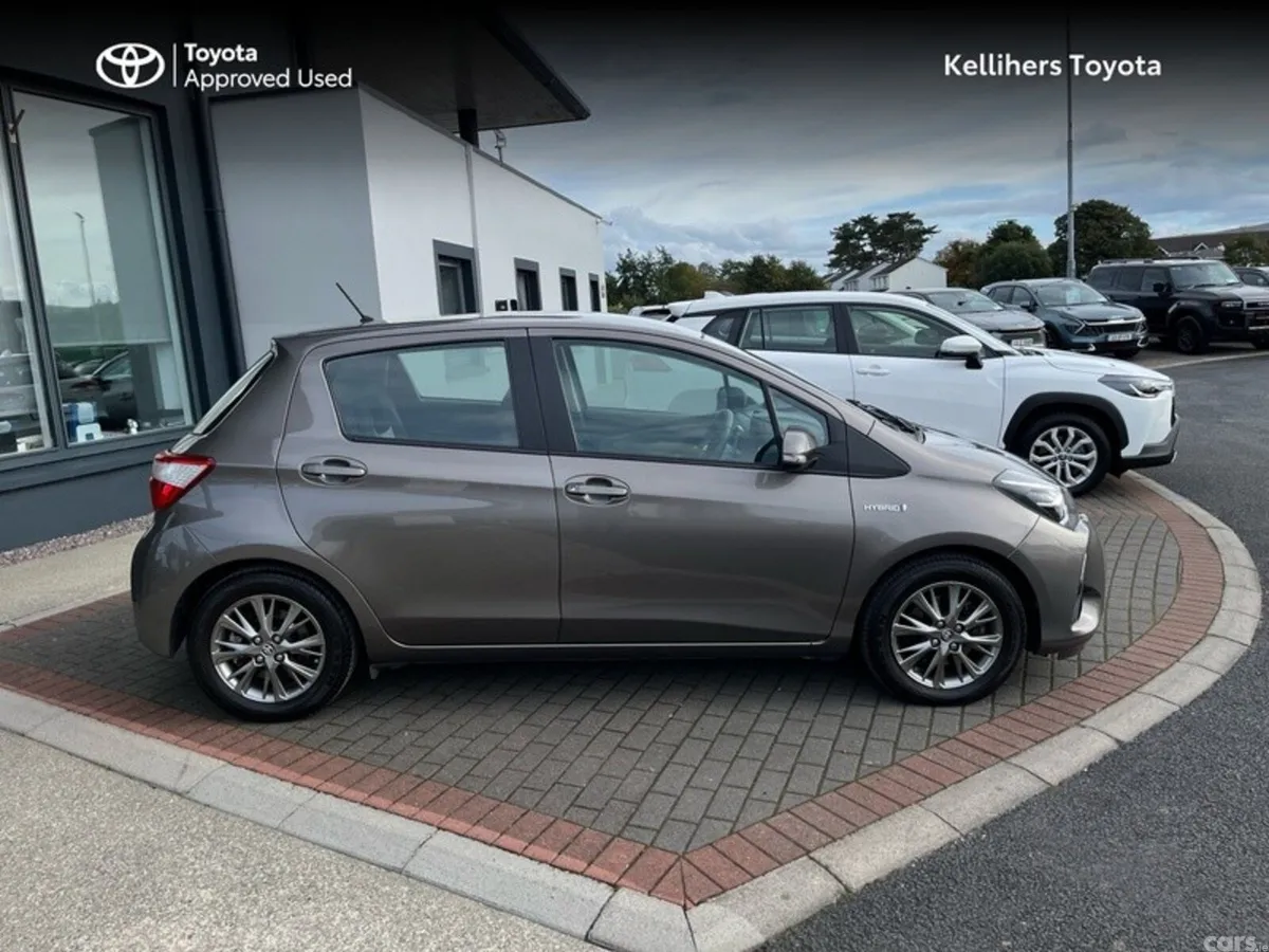 Toyota Yaris Hatchback, Petrol Hybrid, 2019, Grey
