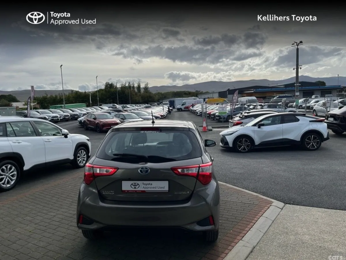 Toyota Yaris Hatchback, Petrol Hybrid, 2019, Grey