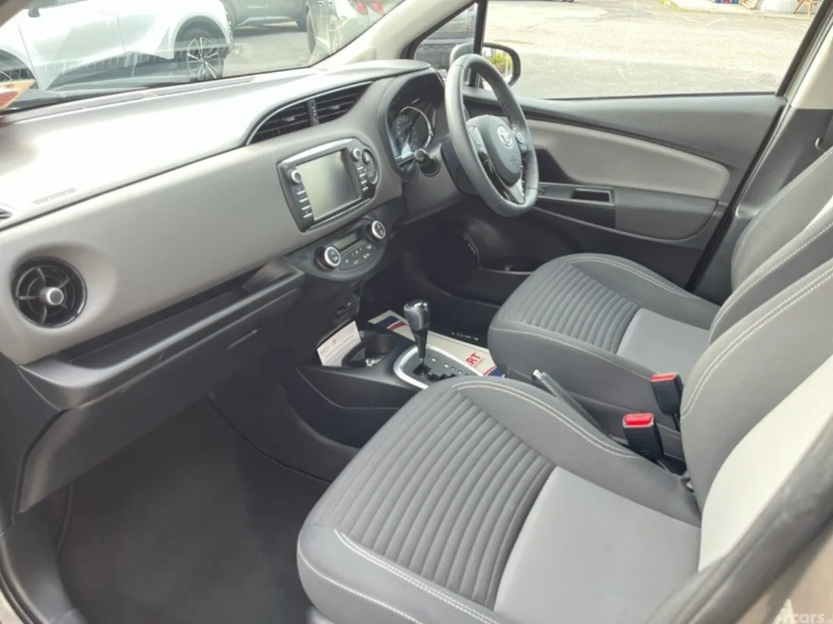Toyota Yaris Hatchback, Petrol Hybrid, 2019, Grey