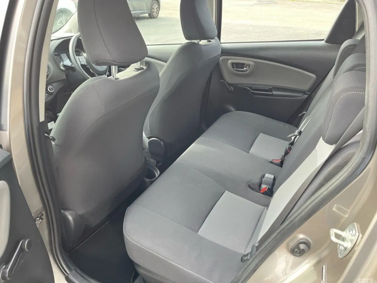 Toyota Yaris Hatchback, Petrol Hybrid, 2019, Grey