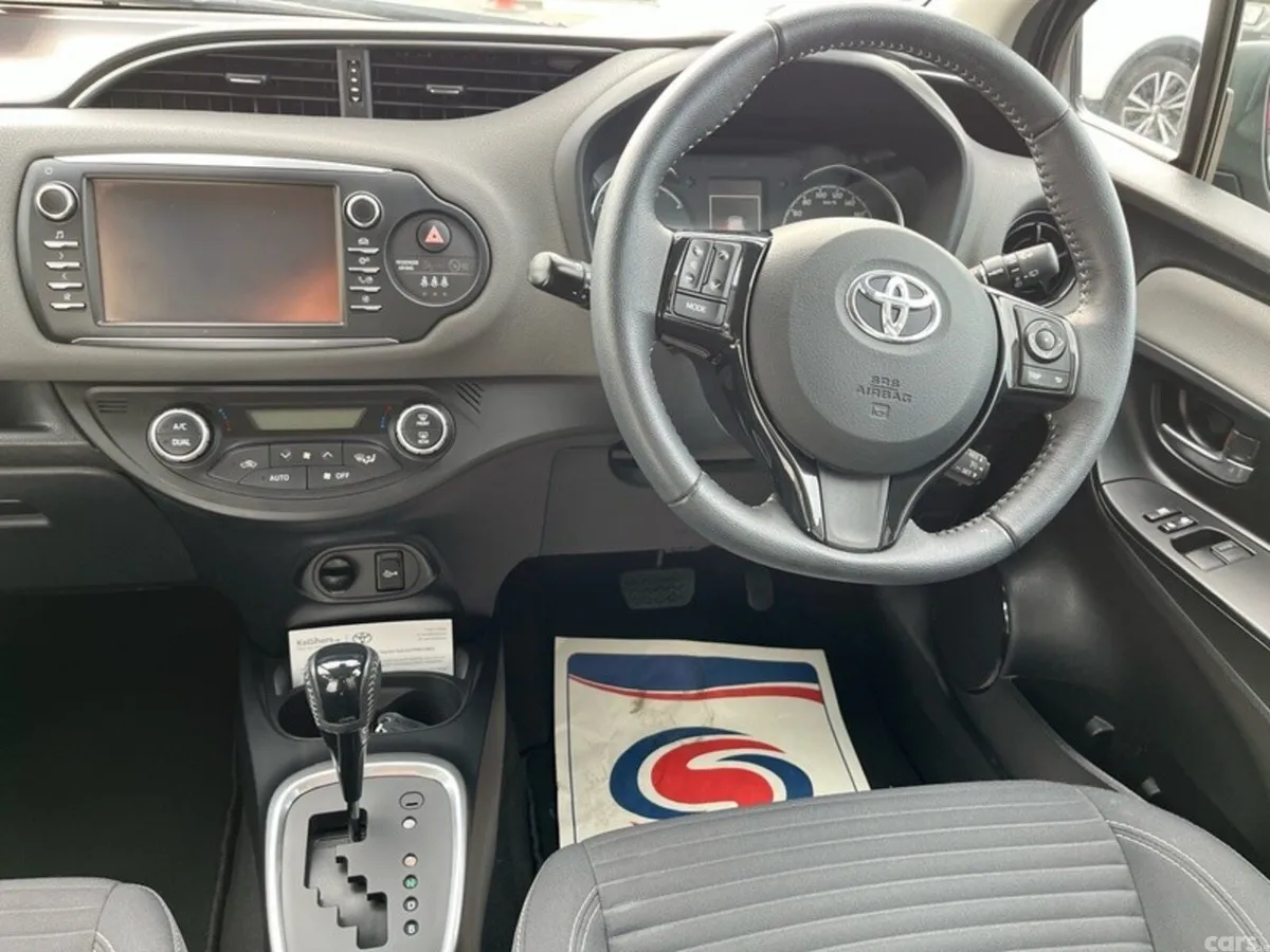 Toyota Yaris Hatchback, Petrol Hybrid, 2019, Grey