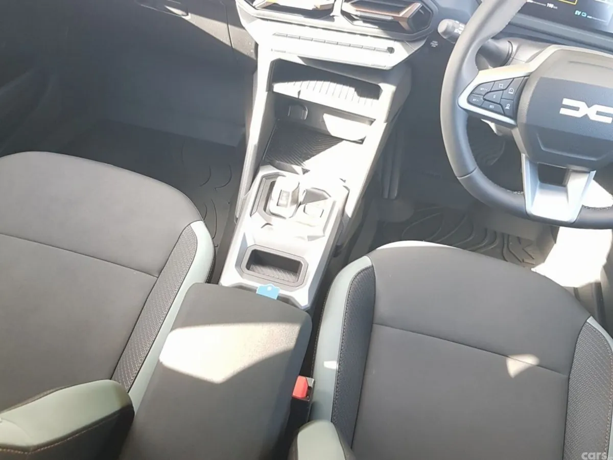 Dacia Duster SUV, Petrol Hybrid, 2026, Grey