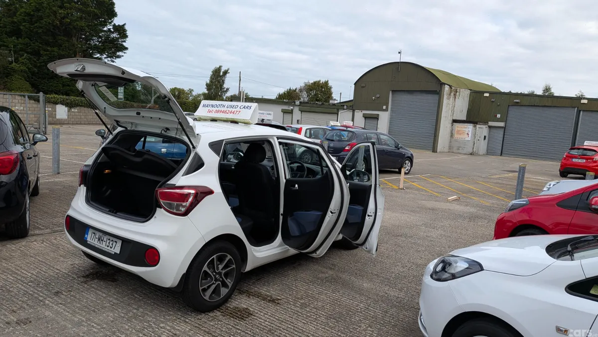 Hyundai i10 Hatchback, Petrol, 2017, White
