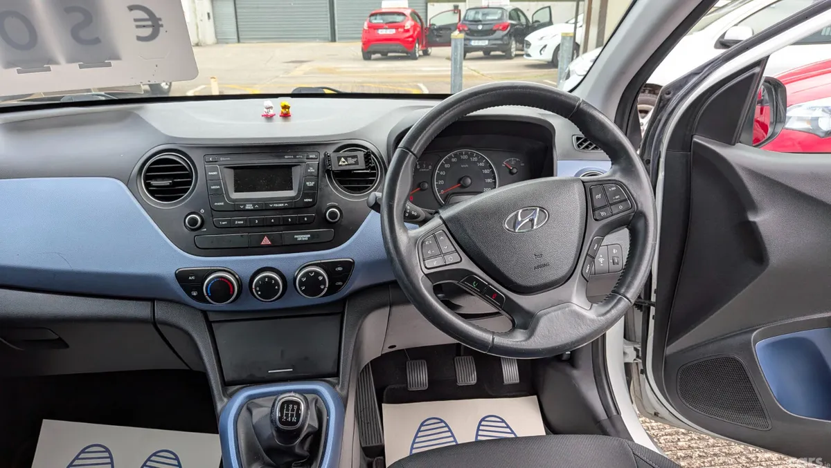 Hyundai i10 Hatchback, Petrol, 2017, White