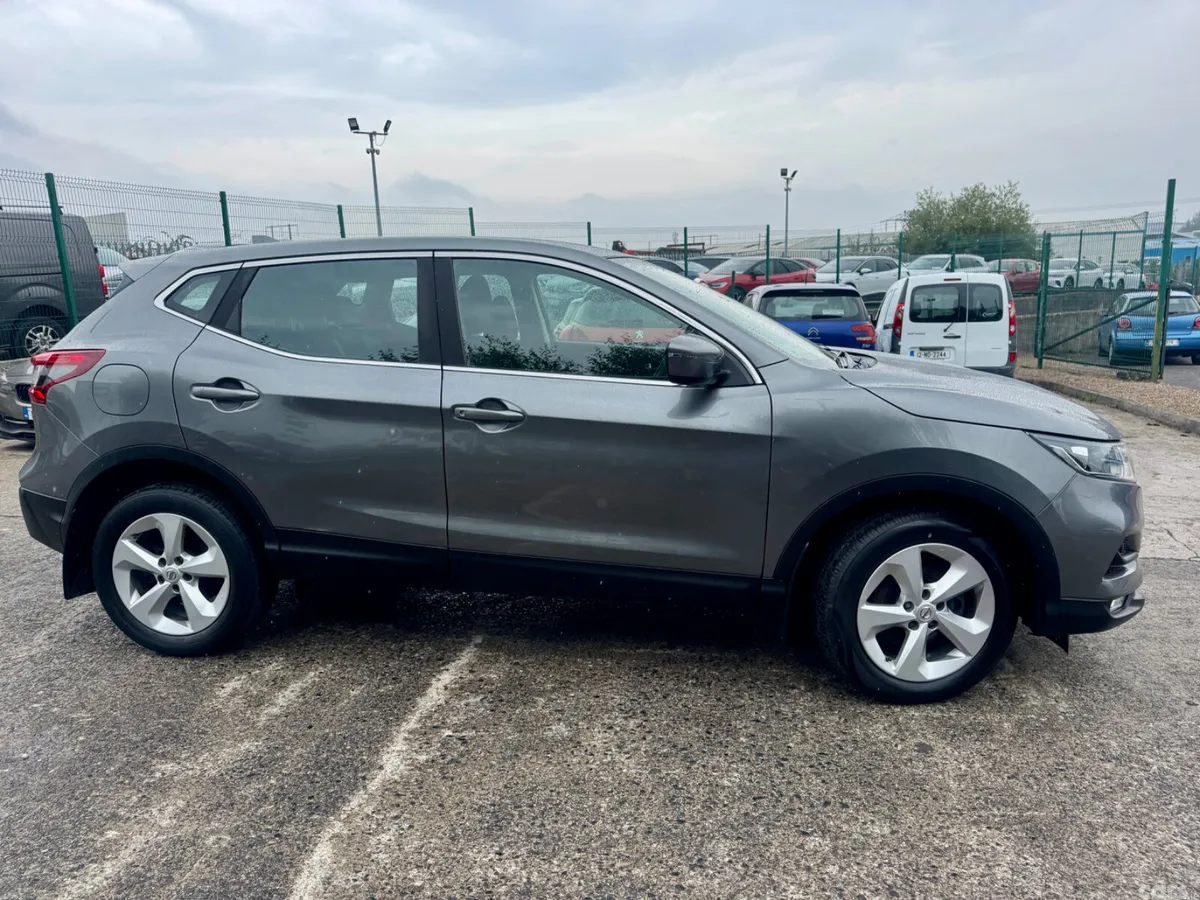 Nissan Qashqai Hatchback, Diesel, 2018, Grey