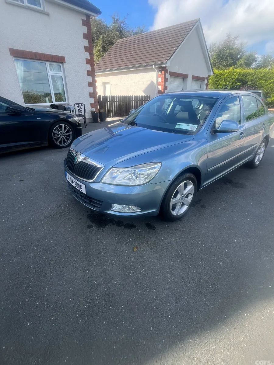 Skoda Octavia Saloon, Diesel, 2011, Grey