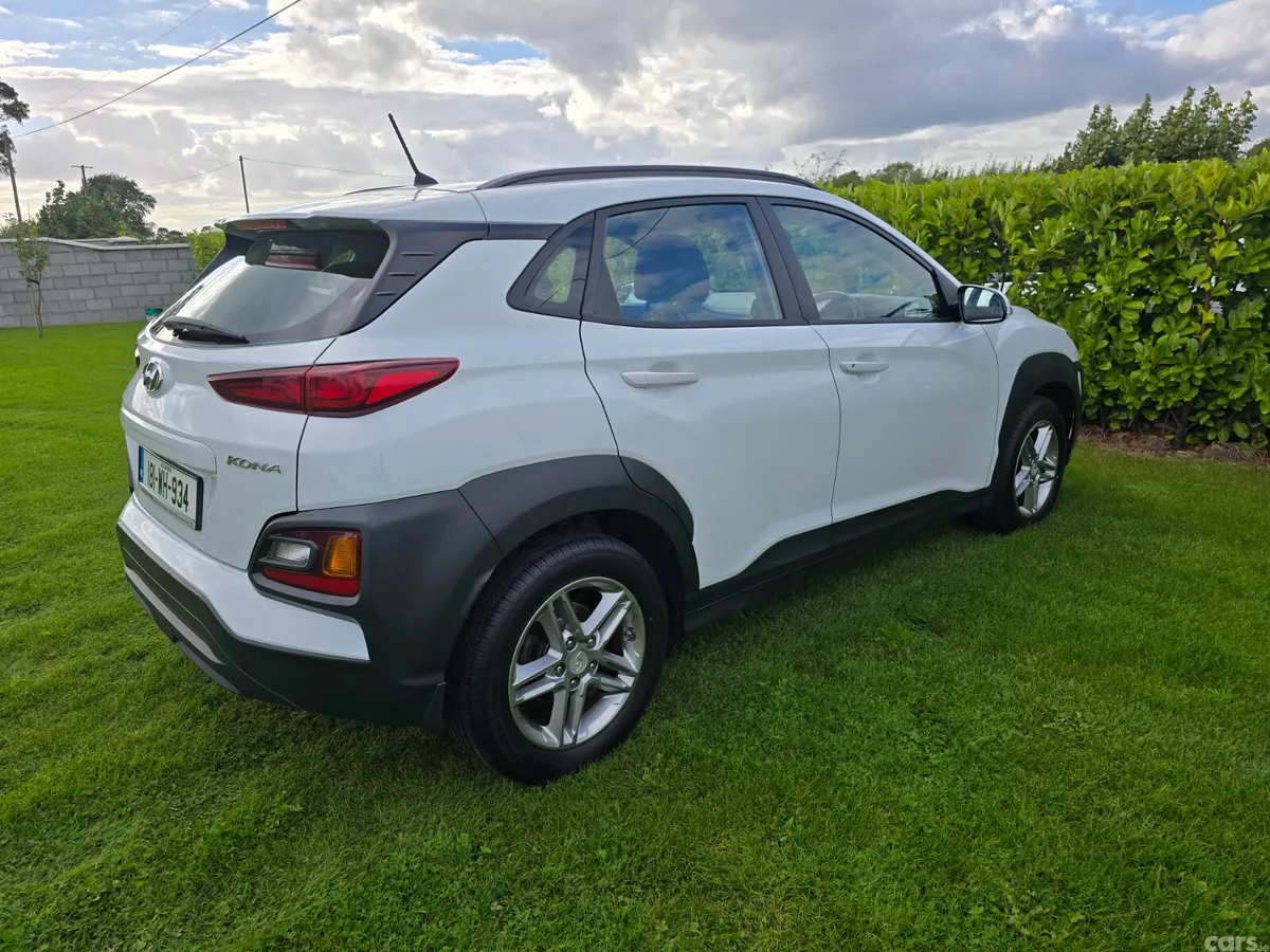 Hyundai KONA MPV, Petrol, 2018, White