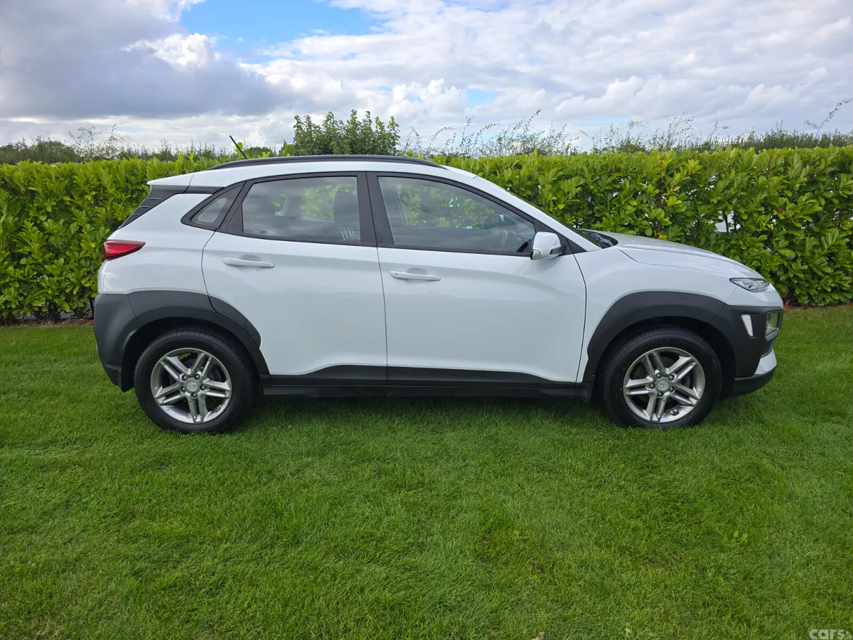 Hyundai KONA MPV, Petrol, 2018, White
