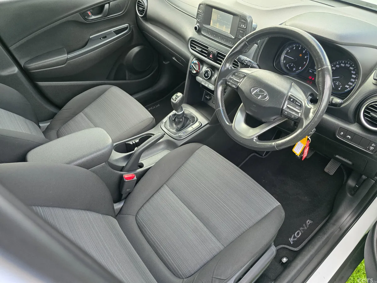 Hyundai KONA MPV, Petrol, 2018, White