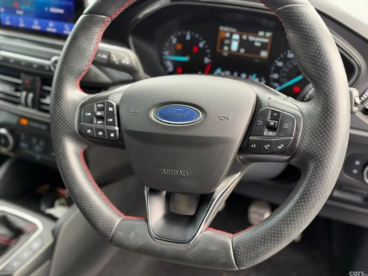 Ford Focus Hatchback, Diesel, 2020, Blue