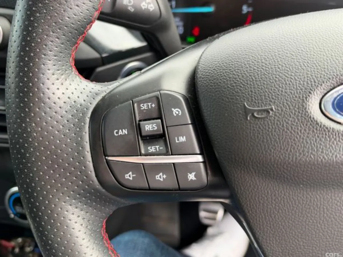 Ford Focus Hatchback, Diesel, 2020, Blue