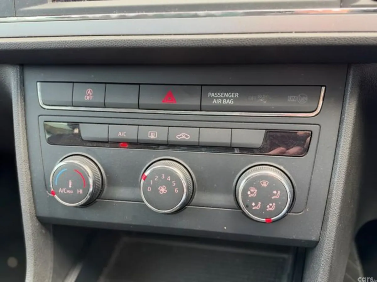 SEAT Leon Hatchback, Petrol, 2018, White