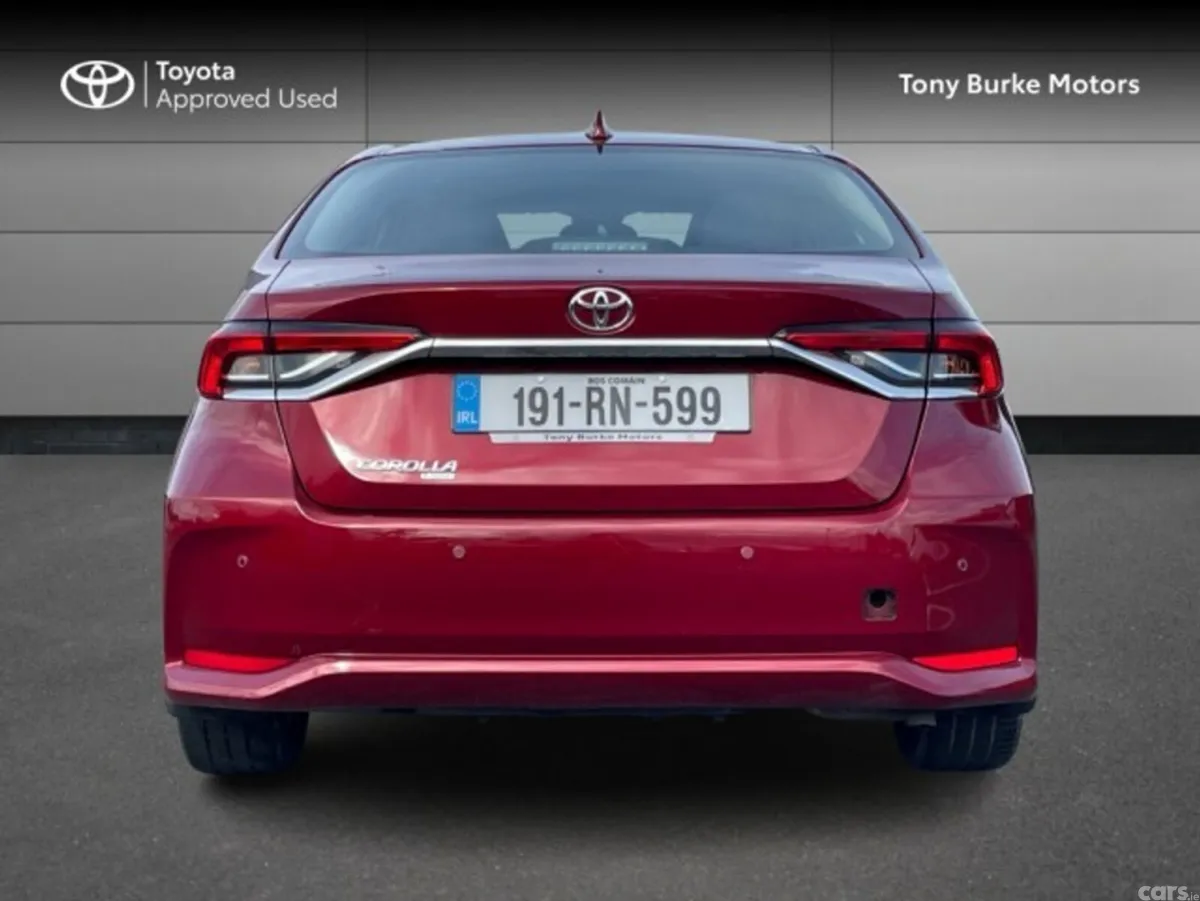 Toyota Corolla Saloon, Petrol, 2019, Red