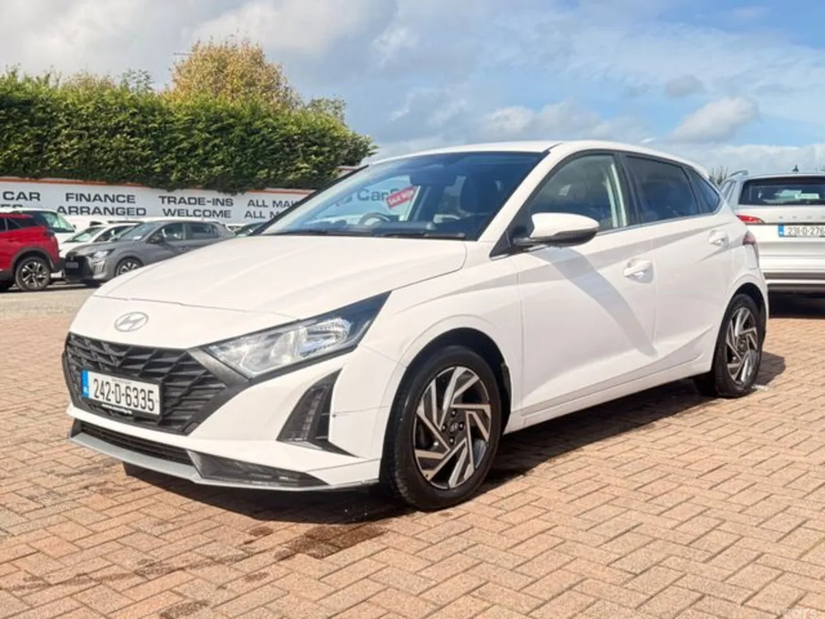 Hyundai i20 Hatchback, Petrol, 2024, White