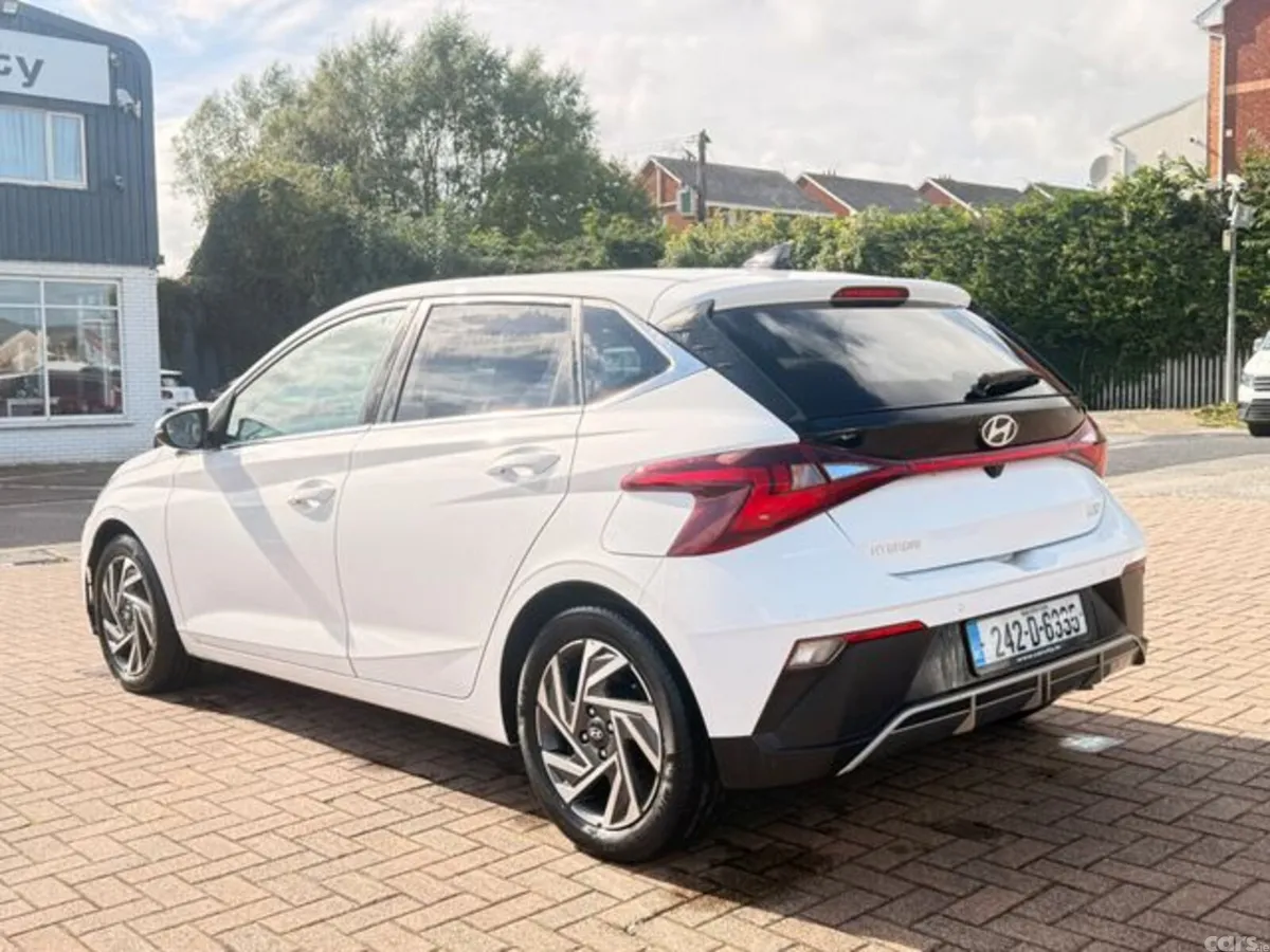 Hyundai i20 Hatchback, Petrol, 2024, White
