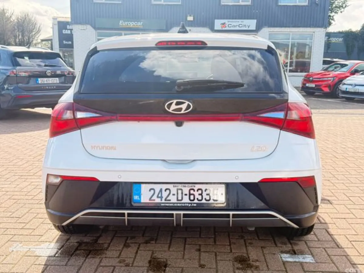 Hyundai i20 Hatchback, Petrol, 2024, White