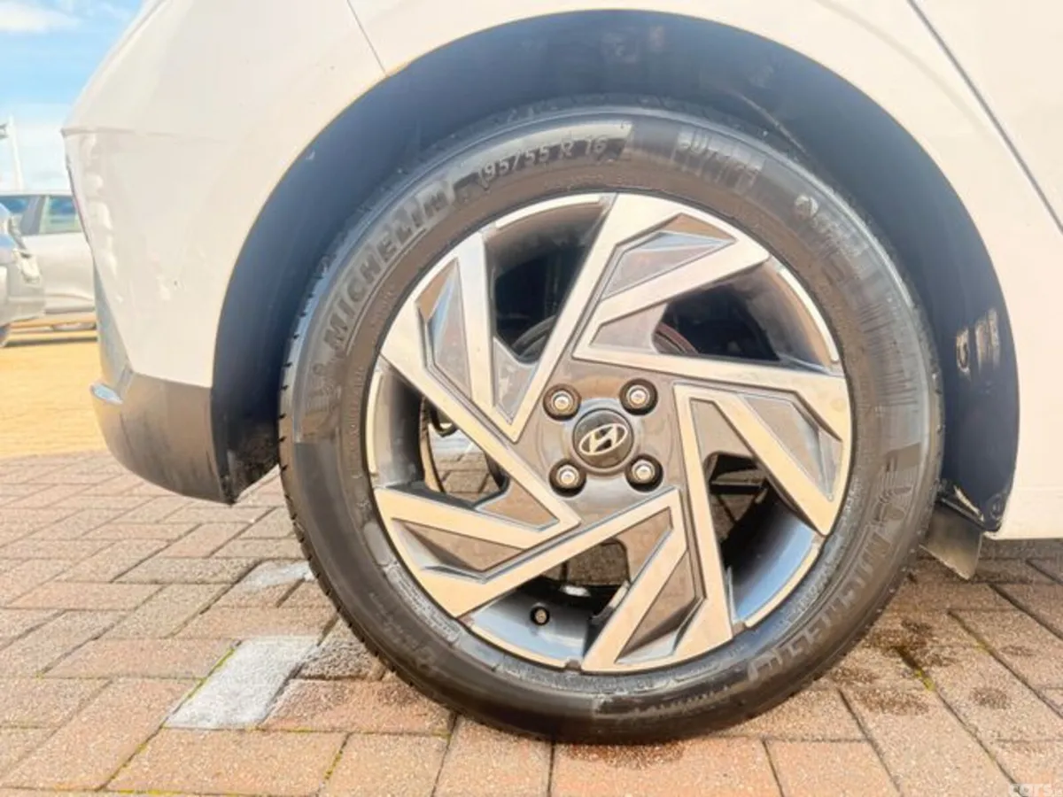 Hyundai i20 Hatchback, Petrol, 2024, White