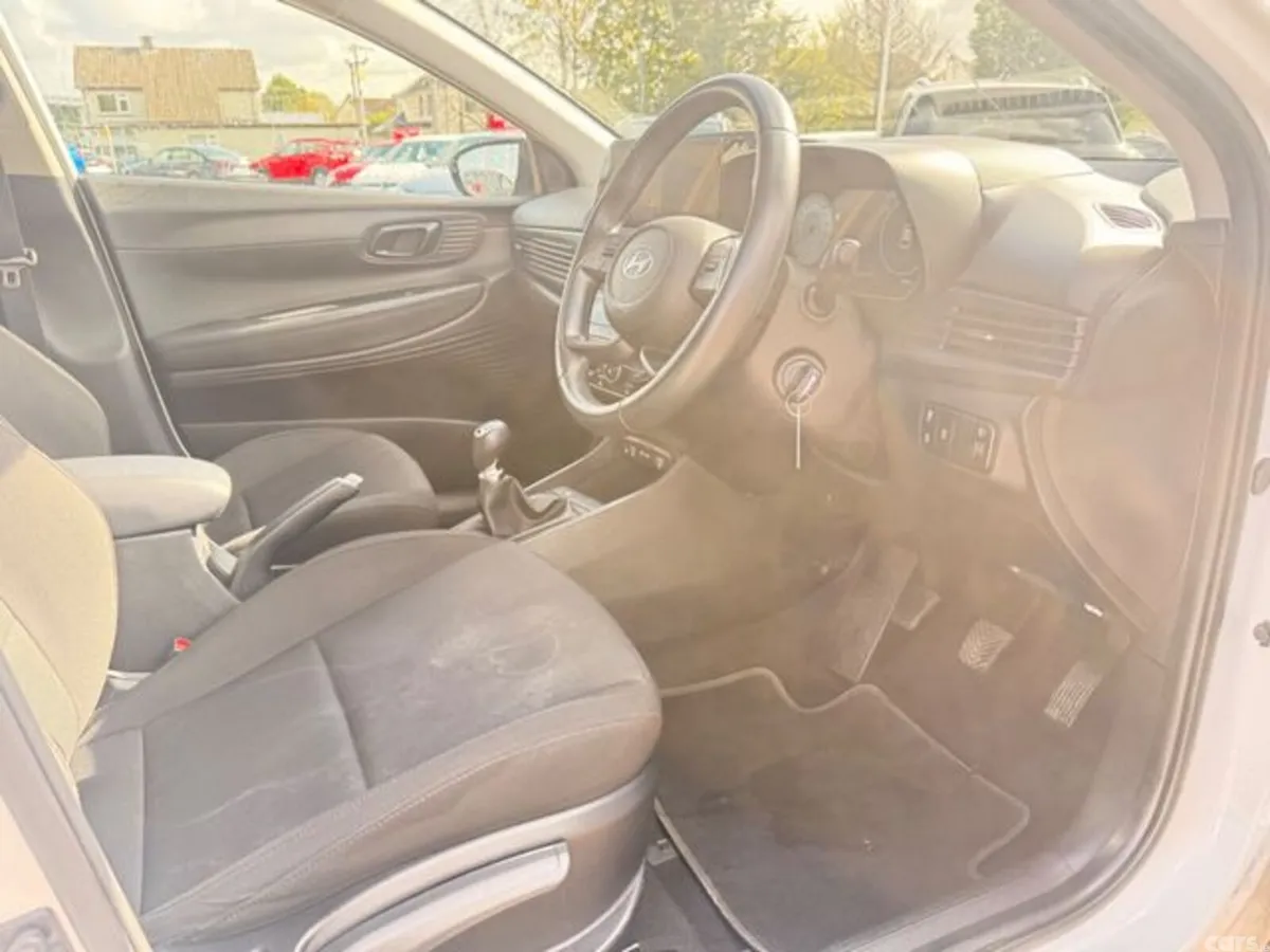 Hyundai i20 Hatchback, Petrol, 2024, White