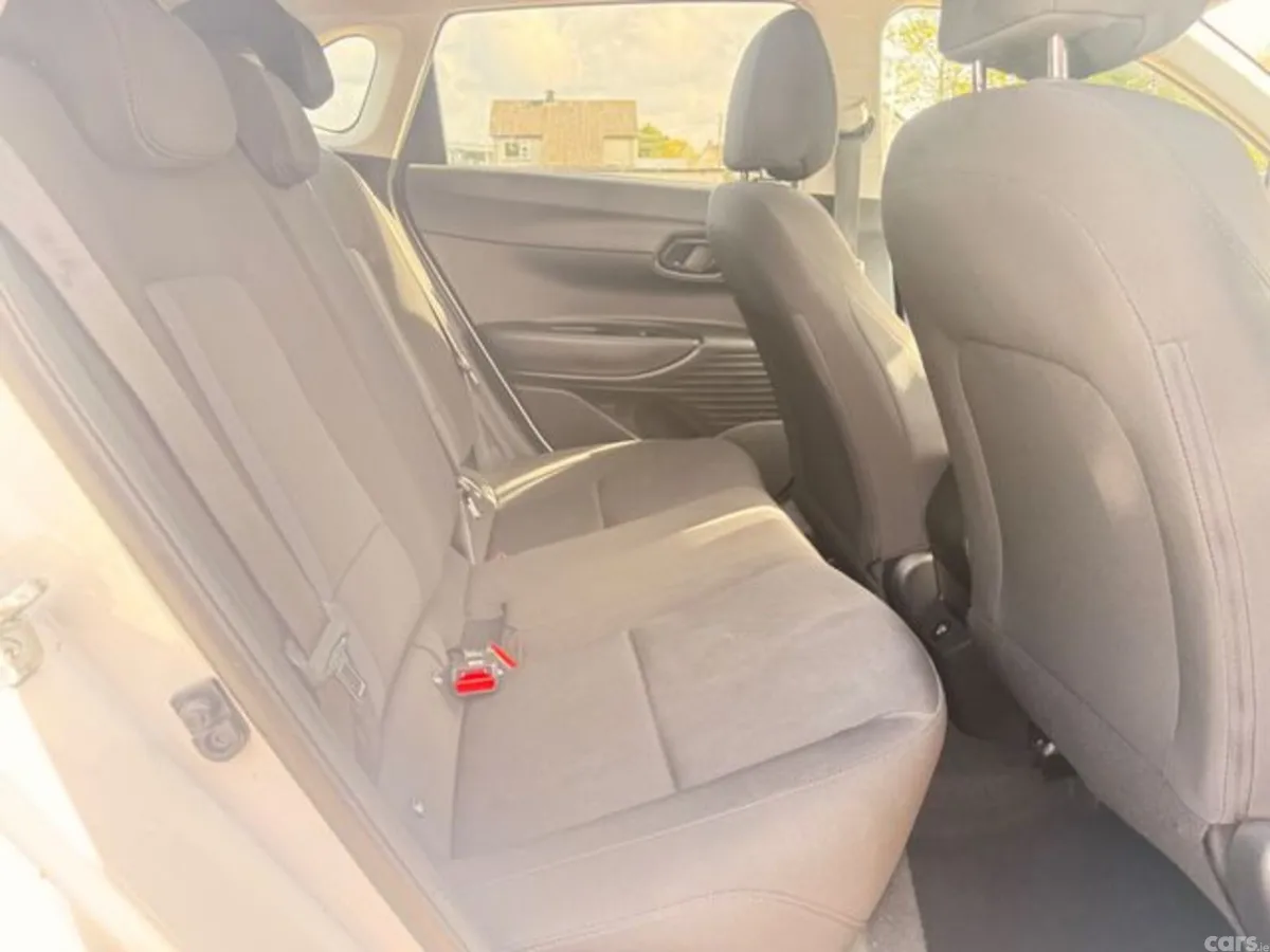 Hyundai i20 Hatchback, Petrol, 2024, White