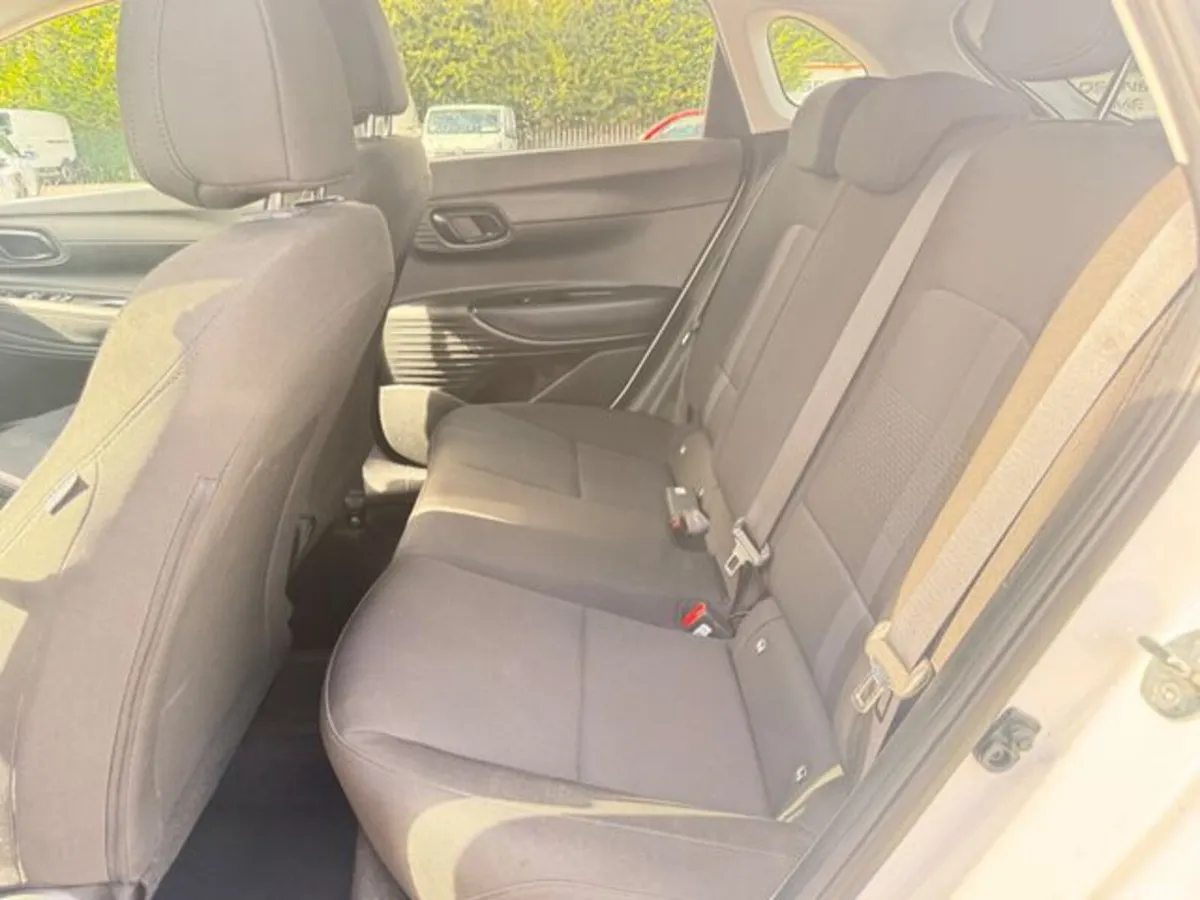 Hyundai i20 Hatchback, Petrol, 2024, White
