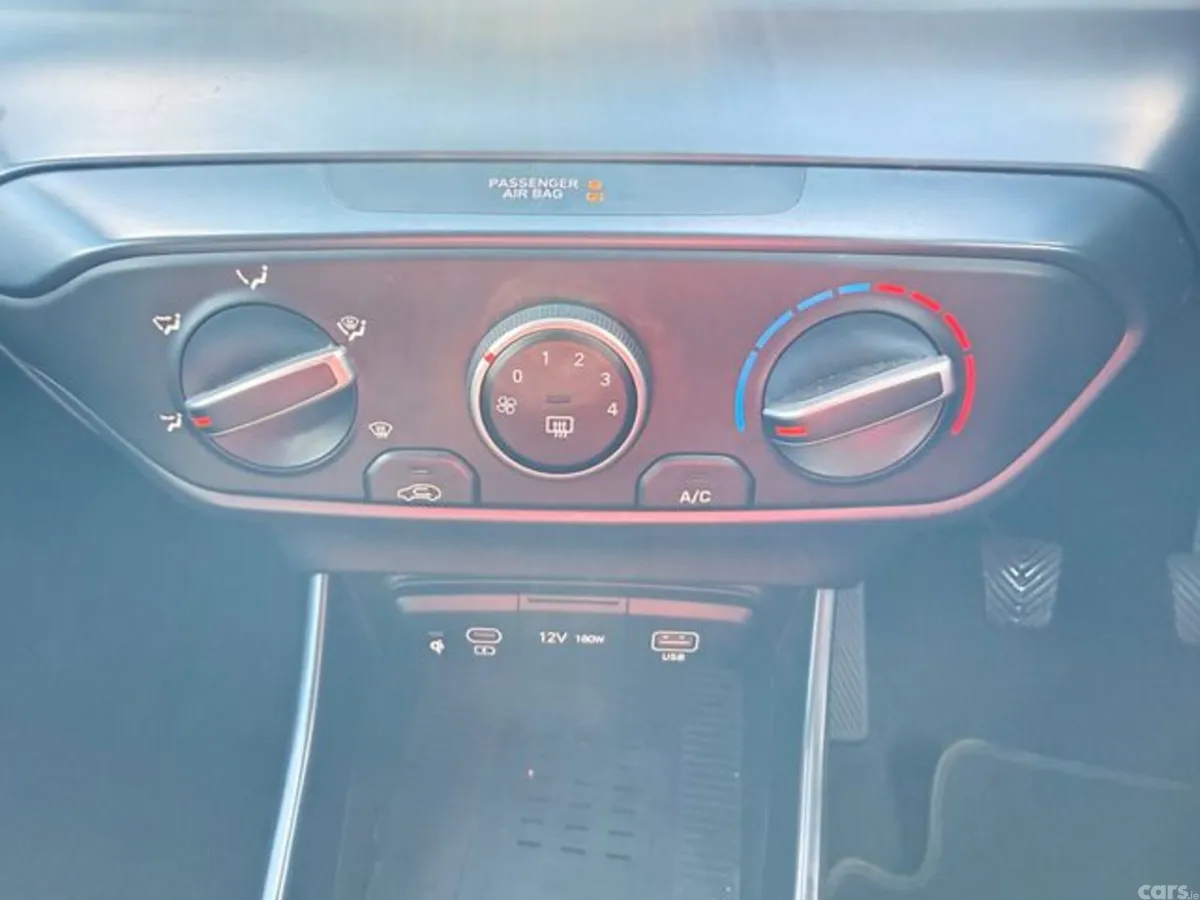 Hyundai i20 Hatchback, Petrol, 2024, White