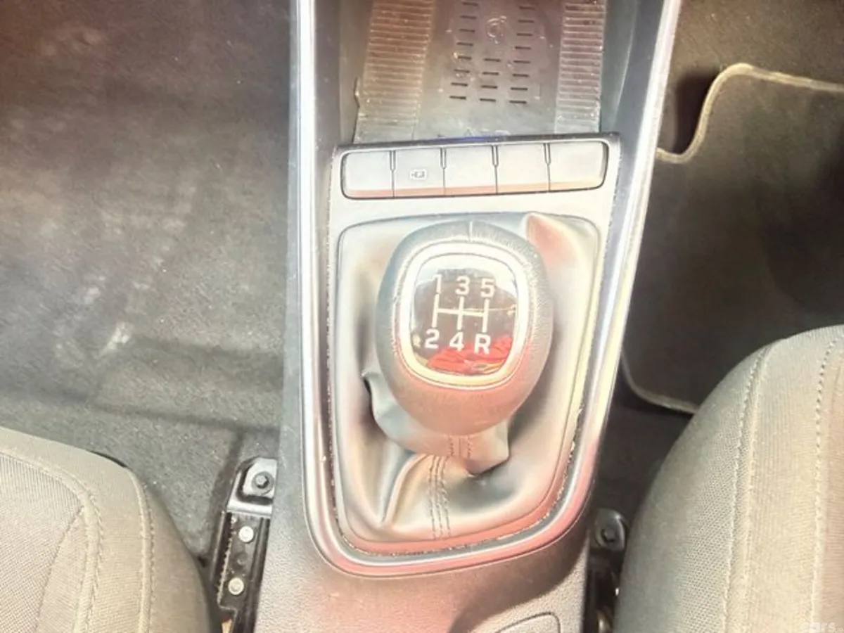 Hyundai i20 Hatchback, Petrol, 2024, White