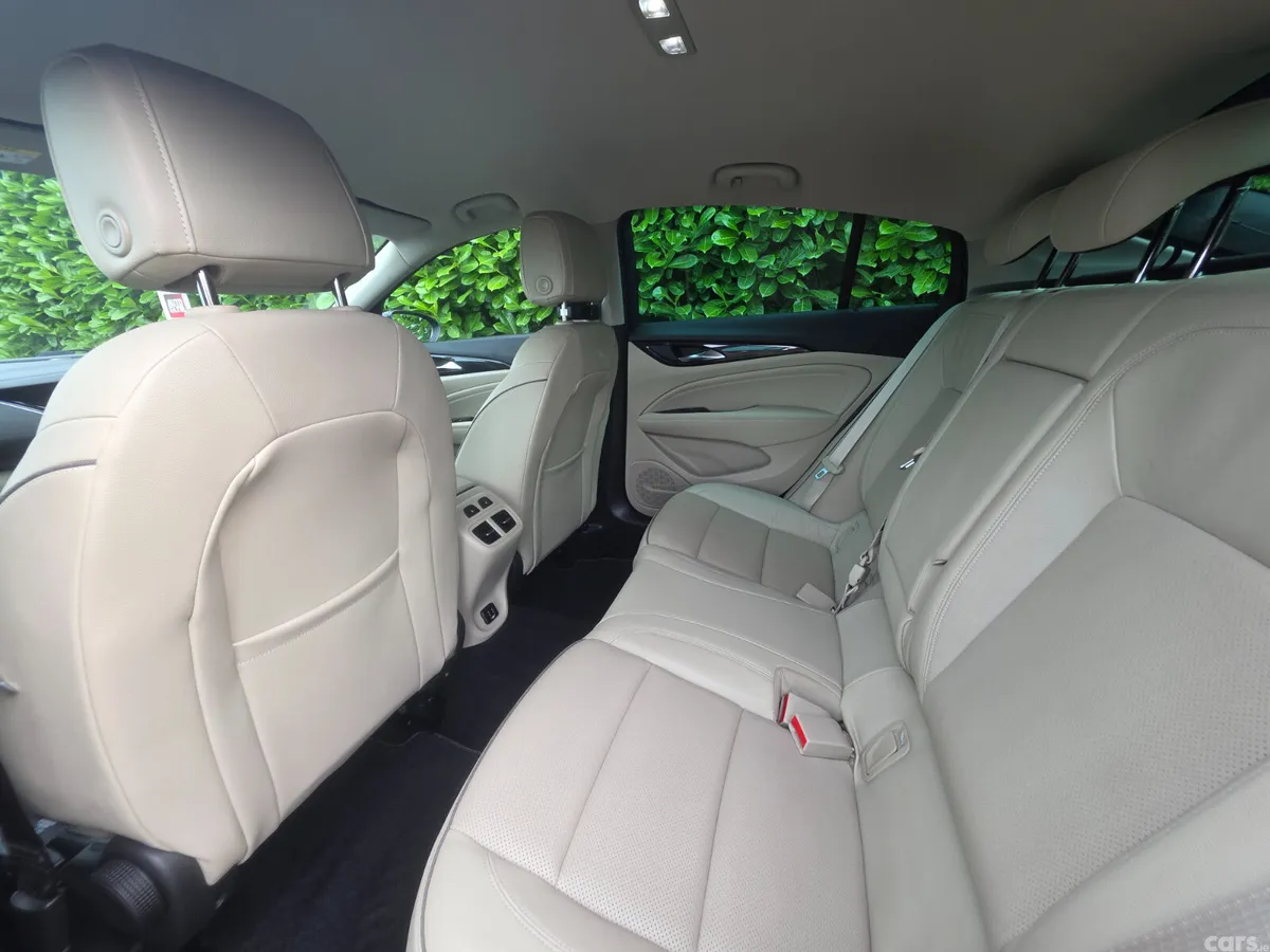 Opel Insignia Hatchback, Diesel, 2018, Black