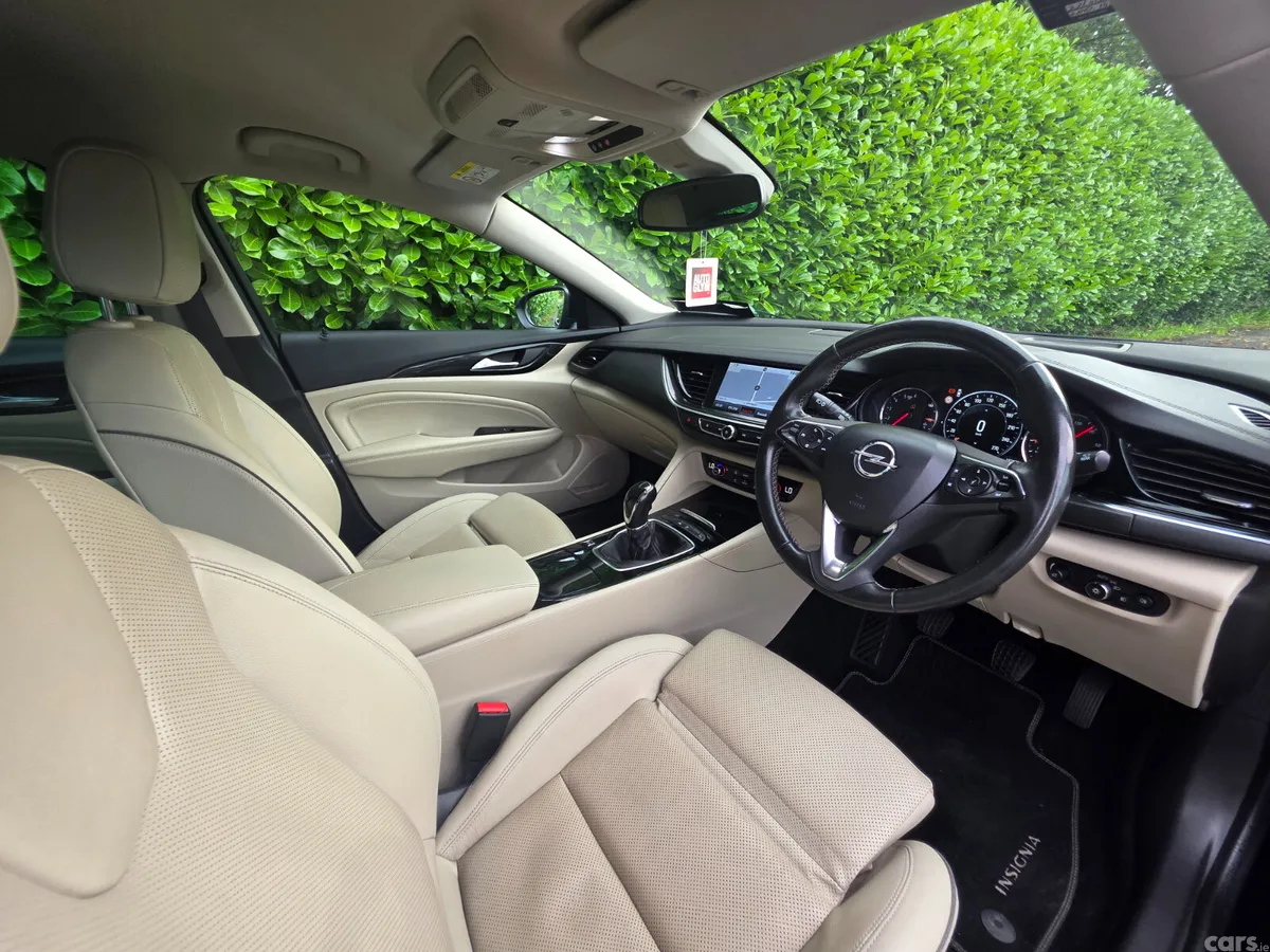 Opel Insignia Hatchback, Diesel, 2018, Black