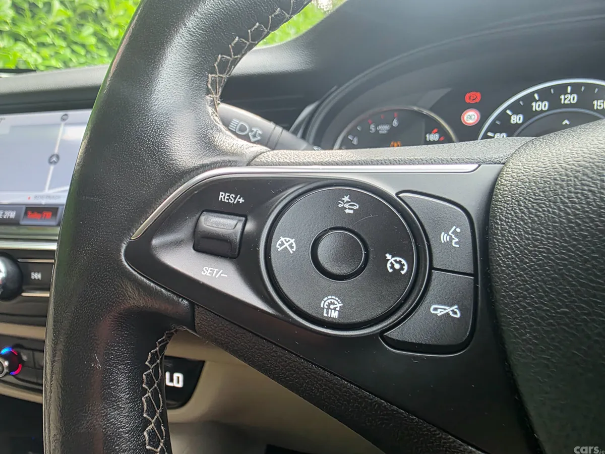 Opel Insignia Hatchback, Diesel, 2018, Black