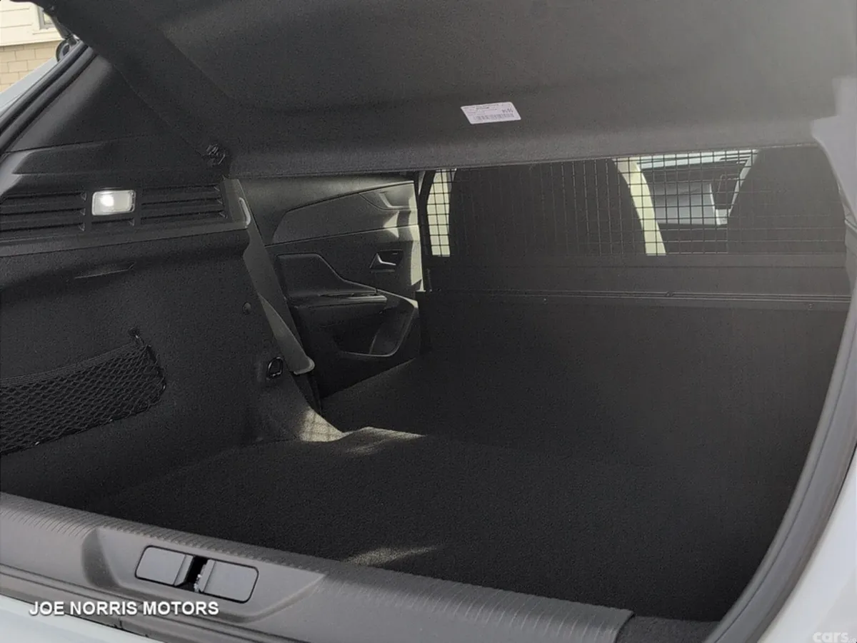 Peugeot 308 Hatchback, Diesel, 2026, White