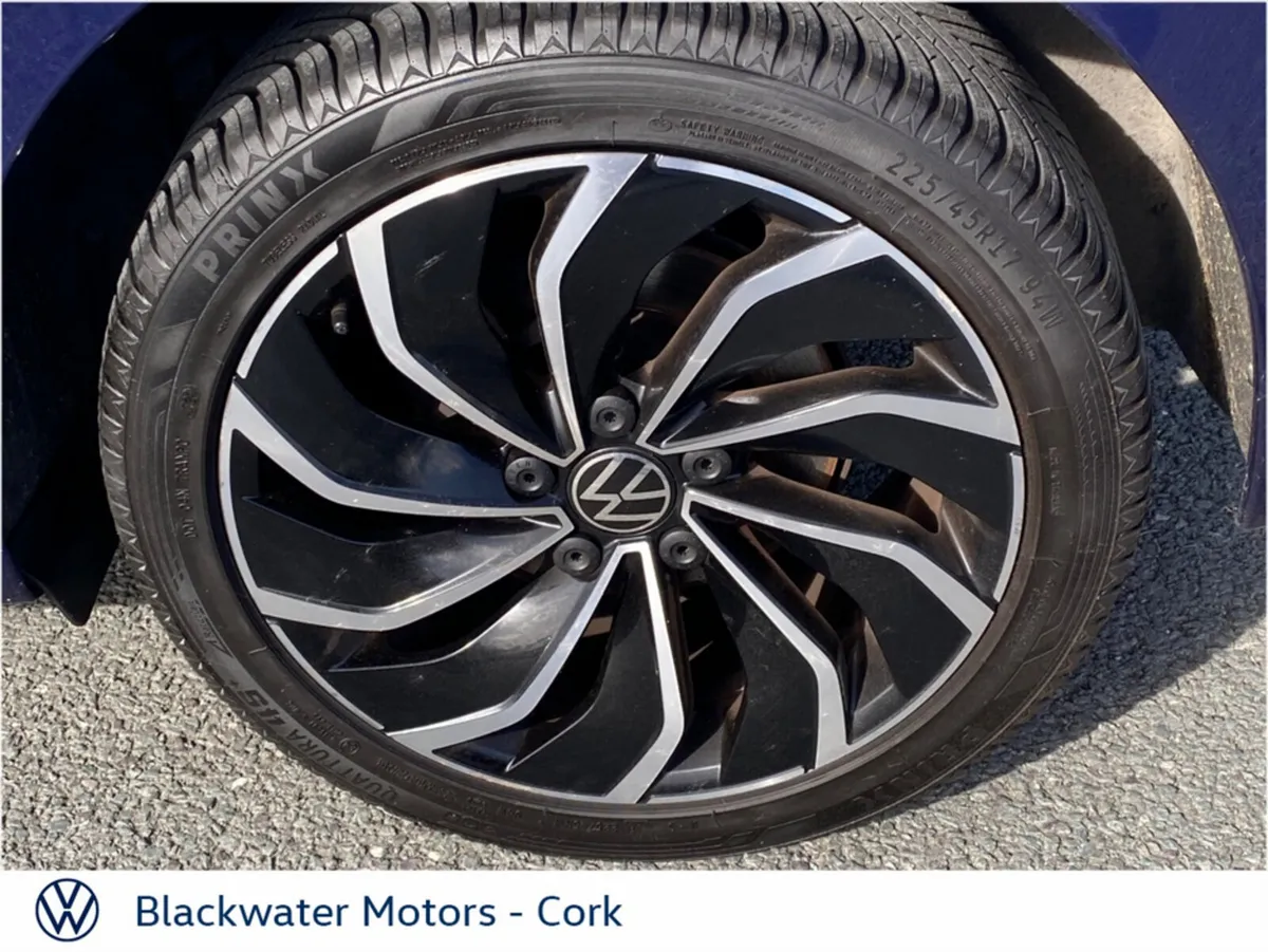 Volkswagen Golf Estate, Petrol, 2023, Blue